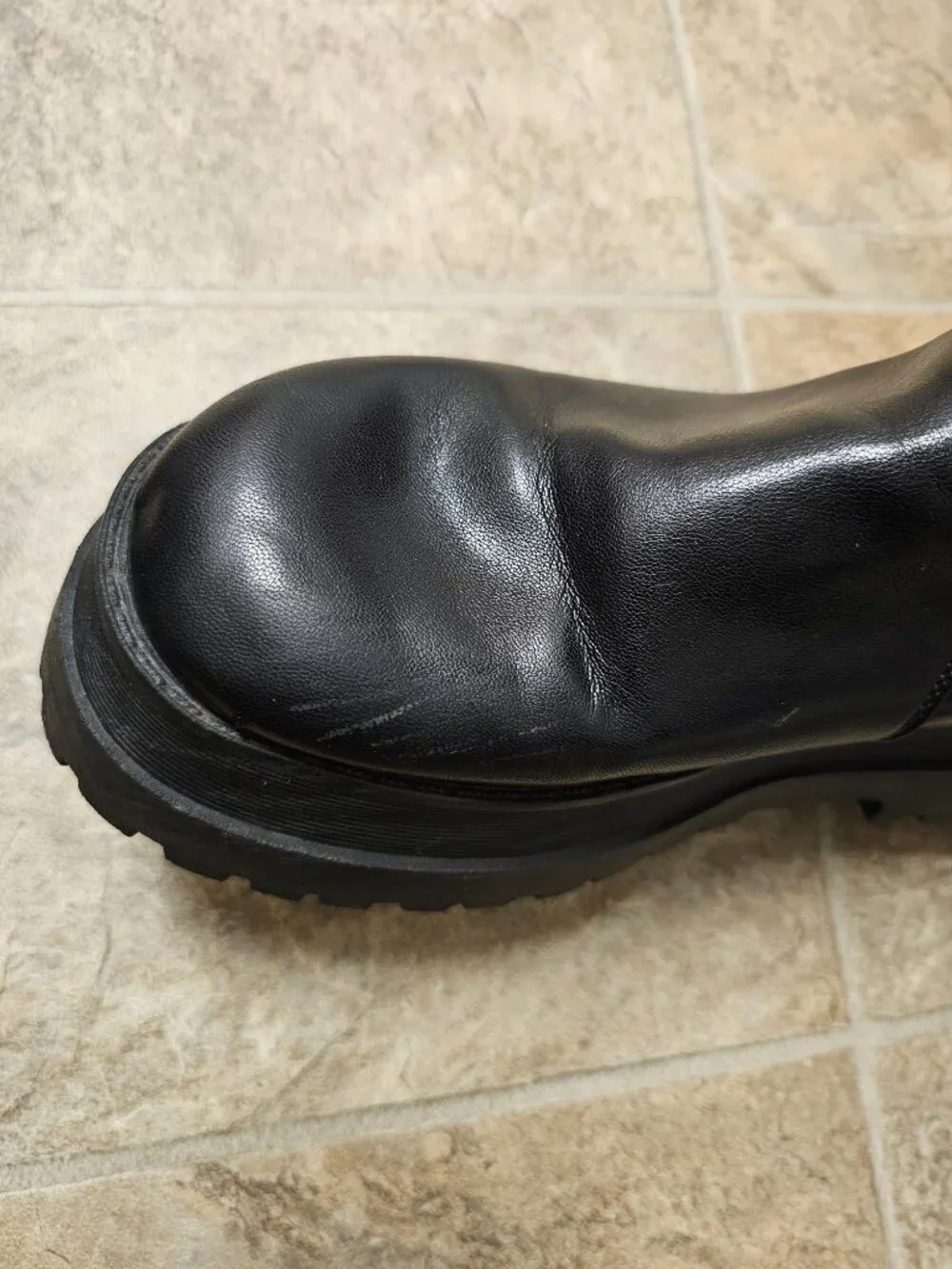 Unbranded black platform